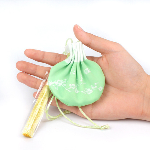 Wholesale plum blossom palace sachet empty bag Hanfu accessories coin purse car pendant plum blossom fresh tassel sachet