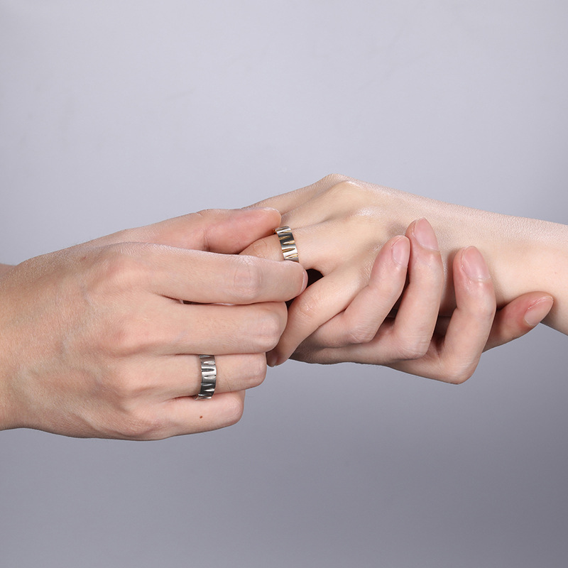 Minimalistischer Designer Herrenring Elegantes Modernes Design_voghion.com