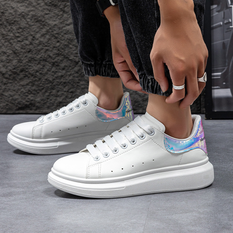 Popular Xuan McQueen zapatos blancos para estudiantes femeninos nueva pareja versátil aumento de la altura clásica zapatillas Zapatillas de deporte de los hombres
