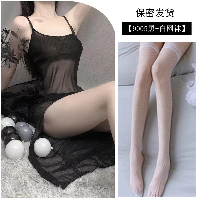 블랙 원피스 + 화이트 그물 스타킹