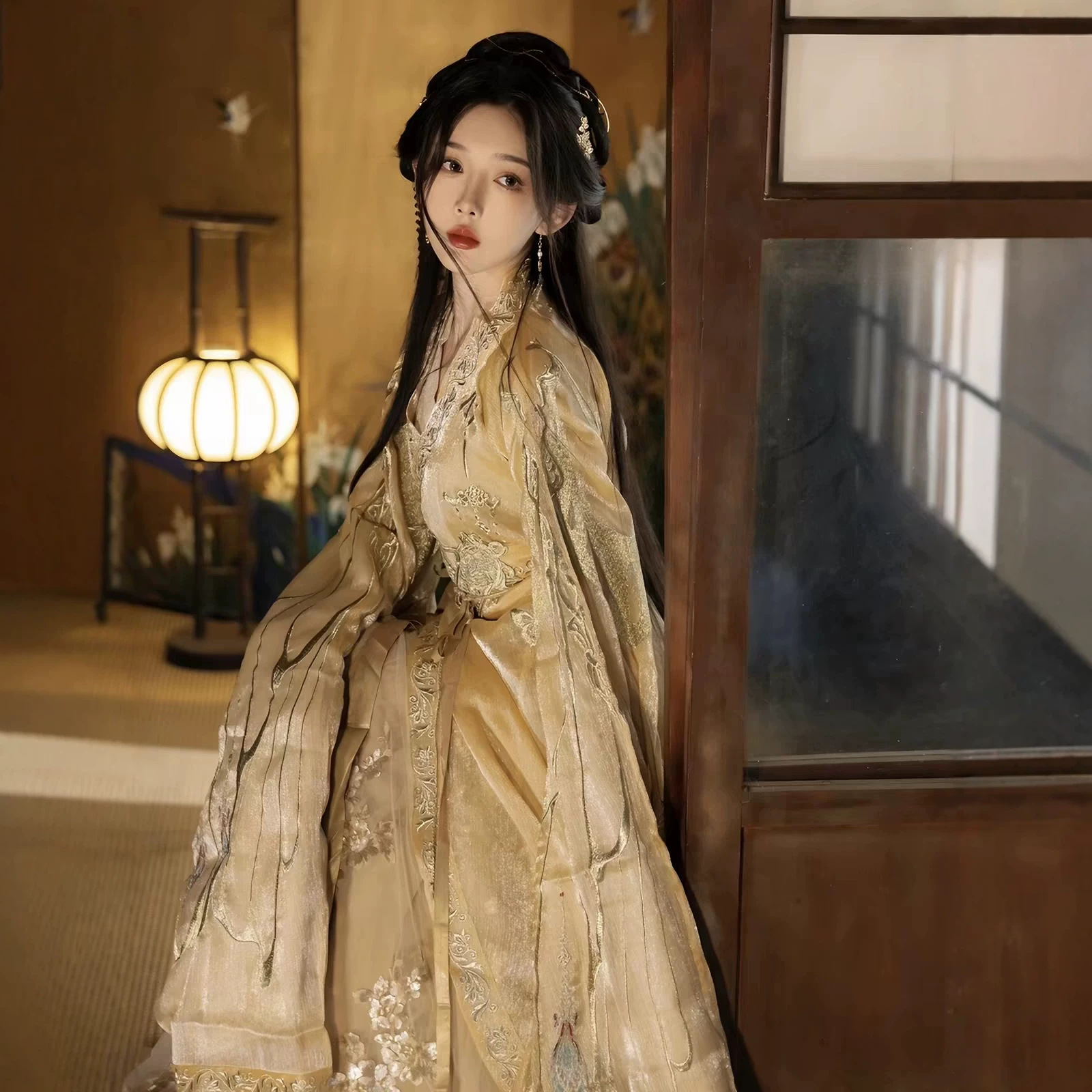 New original design [Princess of a Lost Kingdom] Wei-Jin style Hanfu, straight gold-colored long gown, elaborate embroidery from the Warring States period, super ethereal
