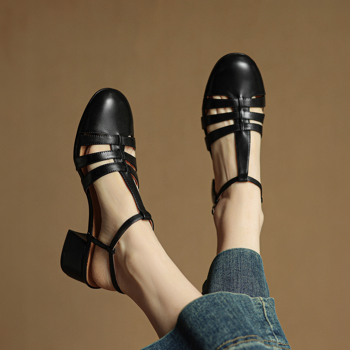 Sandal nữ da bò dệt rỗng mũi hở gót thô cao phong cách La Mã — màu nâu