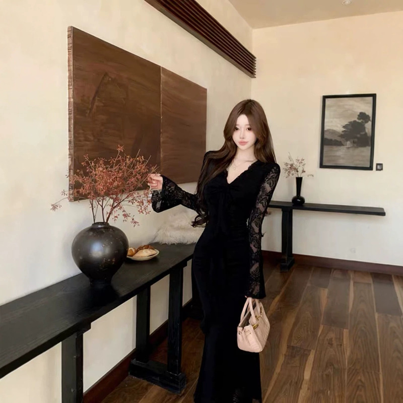 French-style waist-cinching slim-fit bell-sleeve bodycon fishtail long dress for women, gentle style V-neck lace elegant dress French-style waist-cinching slim-fit bell-sleeve bodycon fishtail long dress for women, gentle style V-neck lace elegant dress