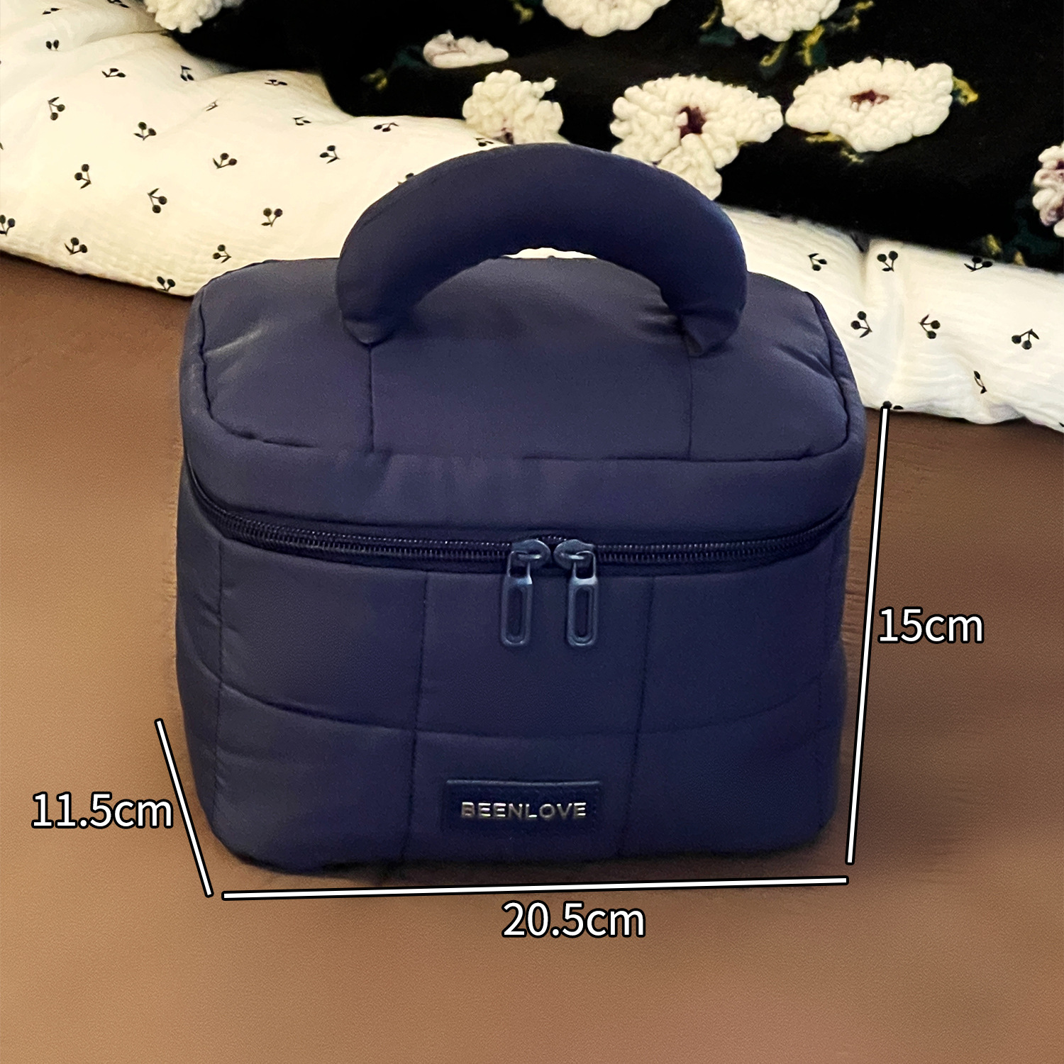 2025 nueva bolsa de maquillaje portátil de moda bolsa de almacenamiento de artículos de maquillaje para el cuidado de la piel bolsa de lavado de mano de gran capacidad