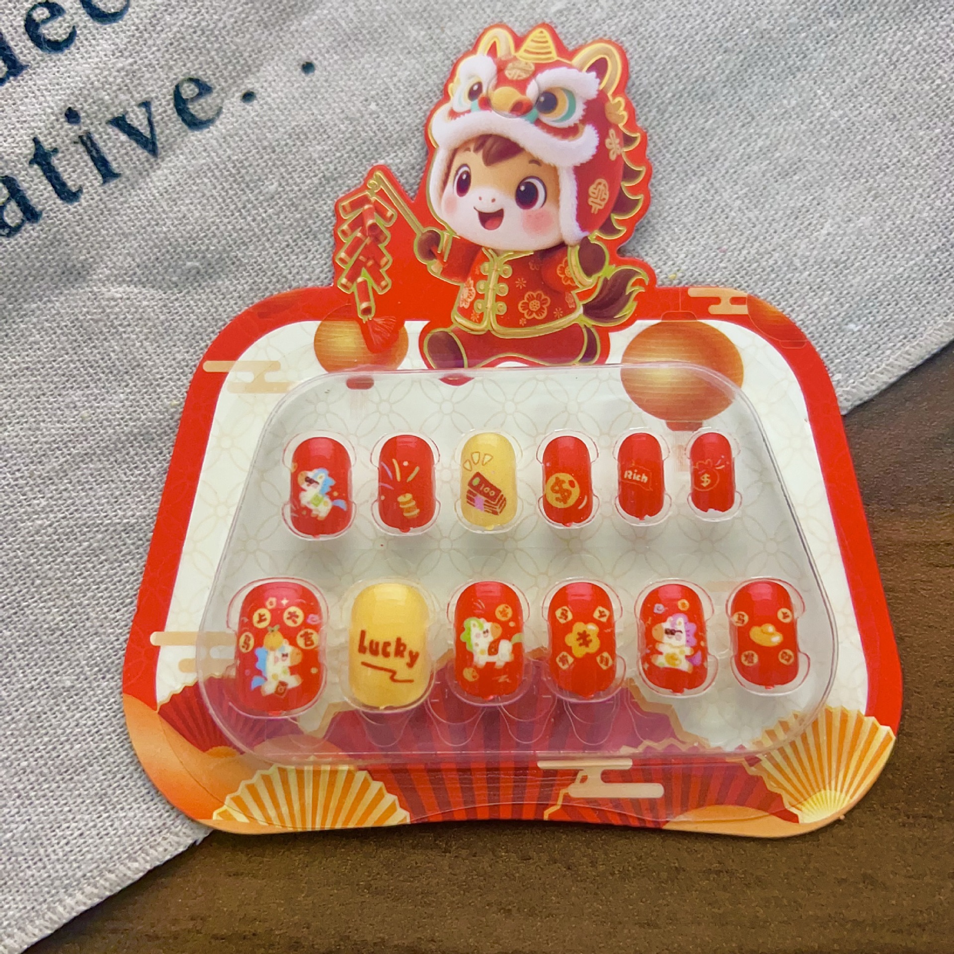 Uñas postizas removibles para niñas, en caja, con diseños de dibujos animados, pegatinas de uñas exquisitas, piezas de uñas.