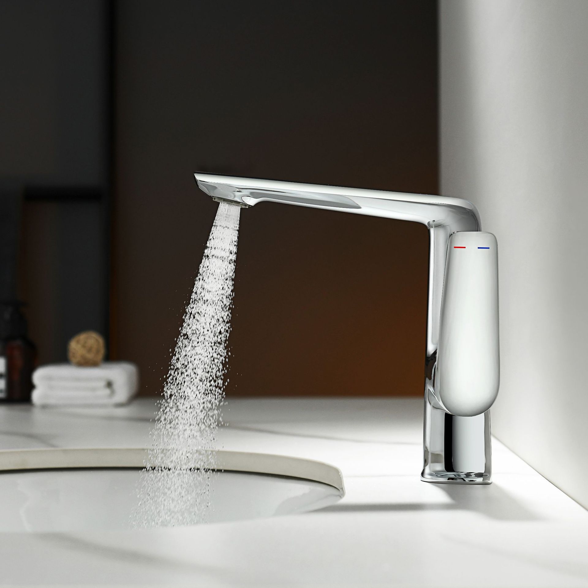 Mueble de baño de cobre dibujo pistola gris Cuenca del grifo Nordic simple luz de lujo estilo bajo encimera Cuenca caliente y fría grifo