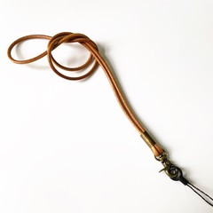 卸売りのシンプルな牛革の長い縄の復古的な携帯電話の掛け縄のシンプルな風の掛け首のタイプの革の手縄
