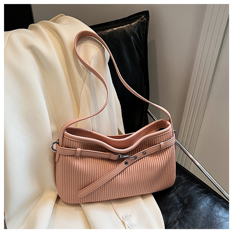 Large-capacity women's summer 2025 new fashion crossbody bag, Korean-style casual single-shoulder armpit commuting bag for work undefined
