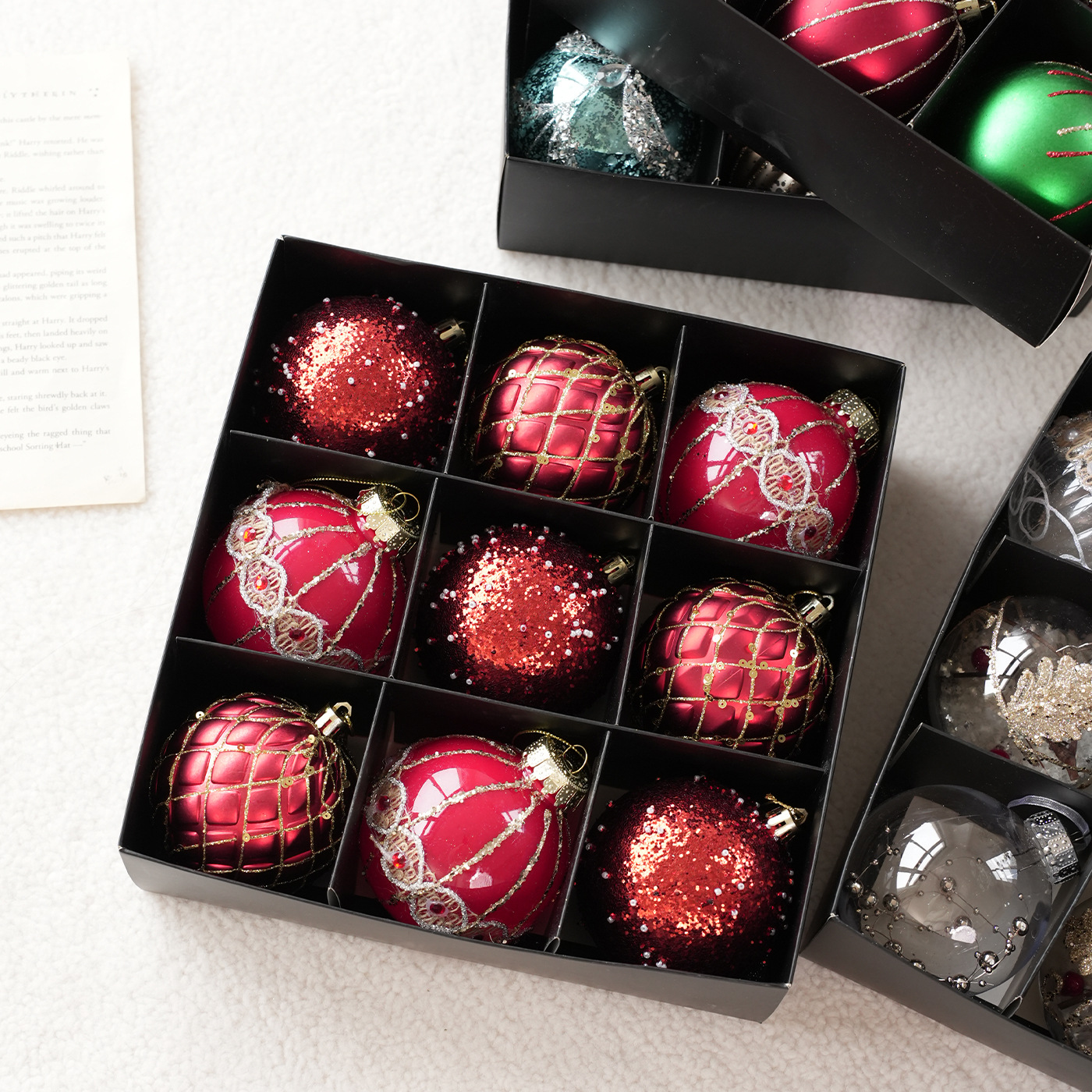 Nuevo producto 8CM pintado polvo adhesivo colorido bola de Navidad colgante bola set caja de decoración de Navidad colgante árbol de Navidad