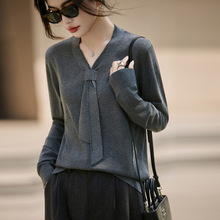 25年早秋新款精紡羊毛針織衫長袖女V領燙鑽飄帶設計感打底毛衣薄