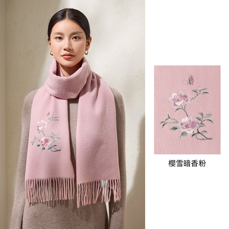 柔らかいモチモチの綿毛の美しい刺繍100% の綿毛の国風の刺繍のマフラーの女性の冬のマントの保温は首を囲んで柔らかいです。|undefined