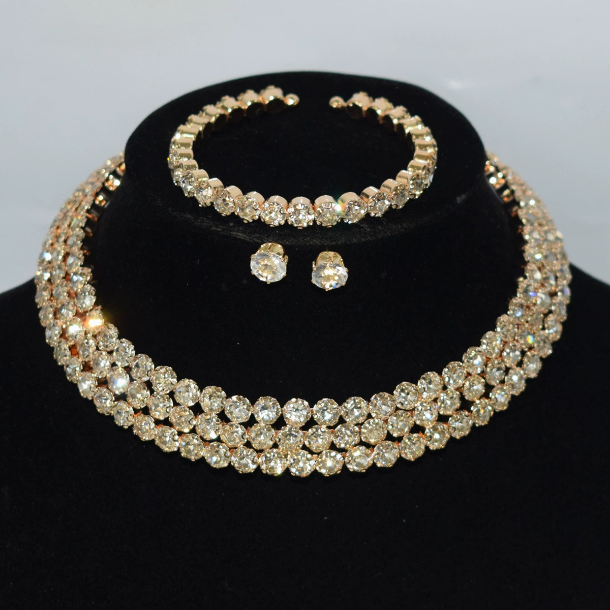 Accessory for bride, choker, bracelet, earrings, set, necklace, chain, gold and silver