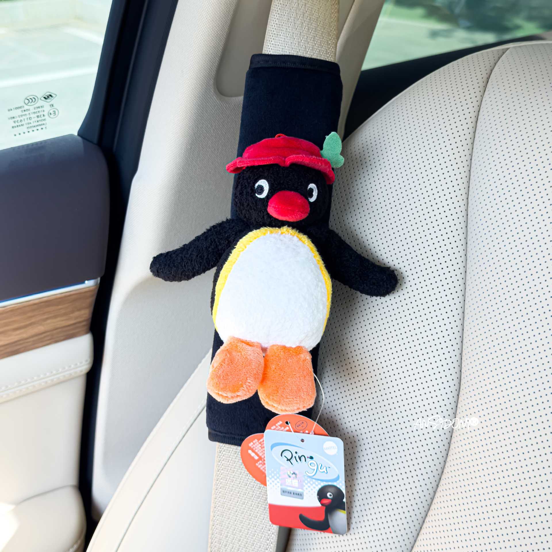 Authentic Pingu Doll Car Seatbelt Shoulder Pad, Cute Penguin Family Car Seatbelt Protector for Children, Prevents Neck Strangulation