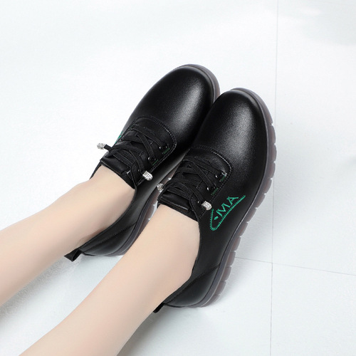 Anti-slip soft sole mother's shoes spring and autumn  new middle-aged and elderly women's shoes lightweight soft leather comfortable casual leather shoes