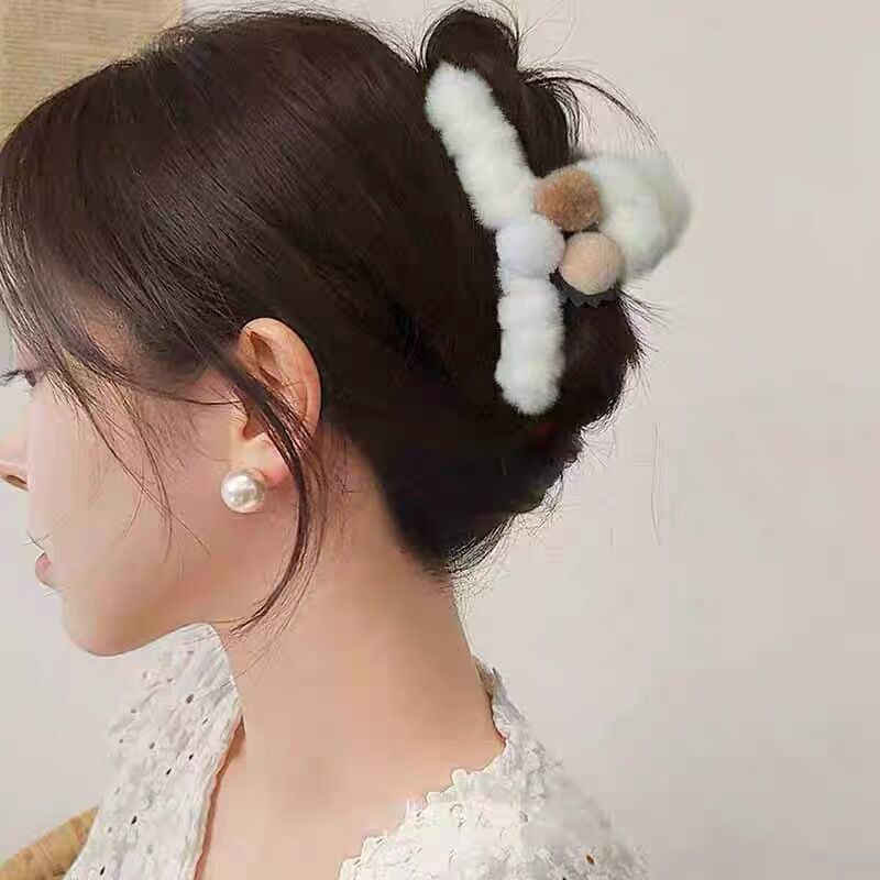 Double-sided pom plush gripper