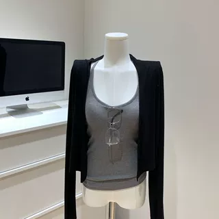 莫代尔灰黑防晒小开衫2026夏慵懒风空调吊带上衣新款落肩薄外套女