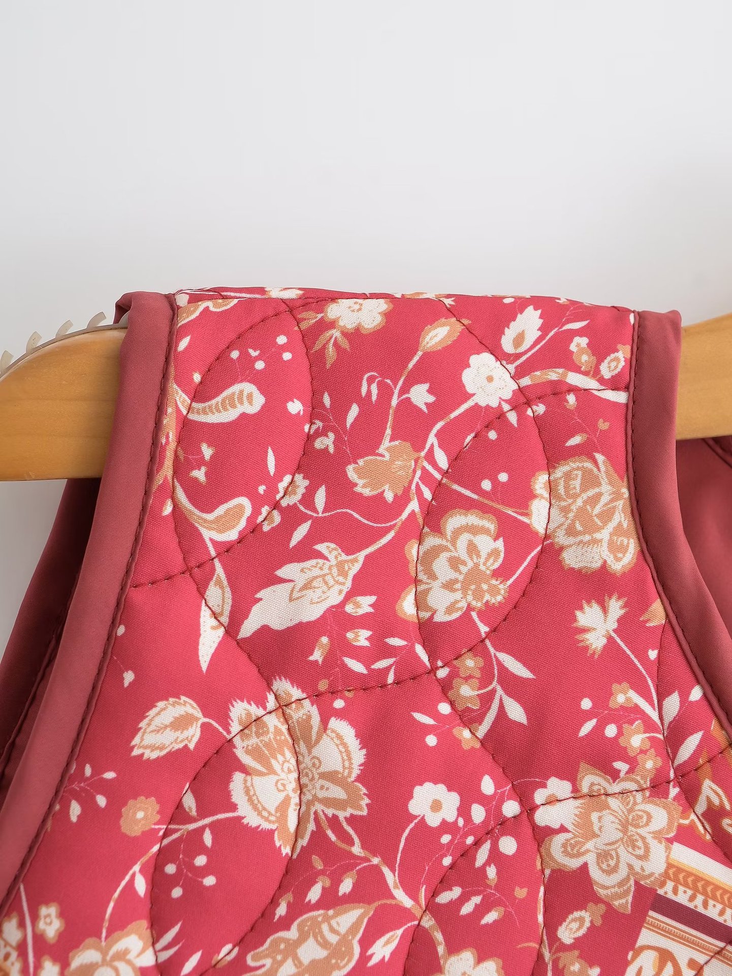 Vêtements pour femmes 2023 automne nouveau style imprimé gilet épais et portable_voghion.com