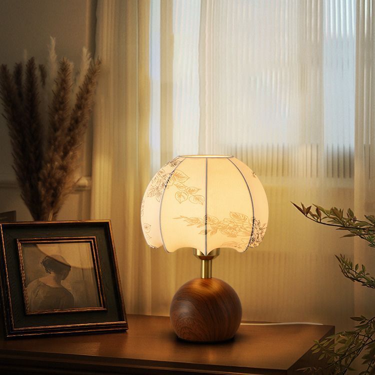 New Internet Celebrity B&B Table Lamp Living Room Study Decoration Creative Chinese Retro Atmosphere Bedroom Bedside Night Light