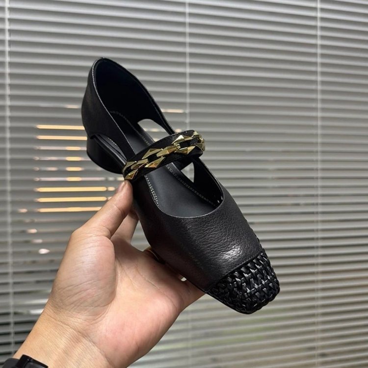 French-Style Hollow Shoes for Women, Summer 2025 New Popular Fashion Breathable Women's Shoes, Woven Square-Toe Chunky Heel Single Shoes Sandals
