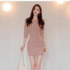 2025秋冬新款 韩版时尚气质优雅显瘦性格圆领包臀打底连衣裙7535