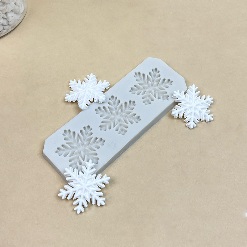雪の組み合わせクリスマス雪の形の装飾のシリカゲルの鋳型は砂糖のケーキのチョコレートの氷雪の奇縁のアイデアをひっくり返します。|undefined