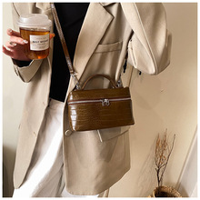 �߼����{�~�y�����Ů�r�к��s������ʯ�^�yˮͰ�����e��ɫб���