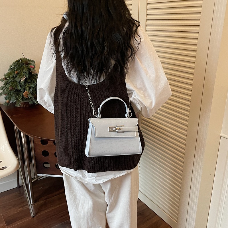 Textura de la bolsa de Kylie para mujeres 2026 verano nuevo estilo de moda mochila portátil nicho de diseño de viaje diario bolso pequeño