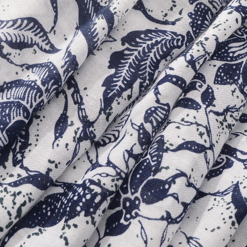 Amazon estilo étnico retro transfronterizo azul y blanco porcelana bufanda de seda de las mujeres hoja de flor impresa bufanda de algodón y lino sensación