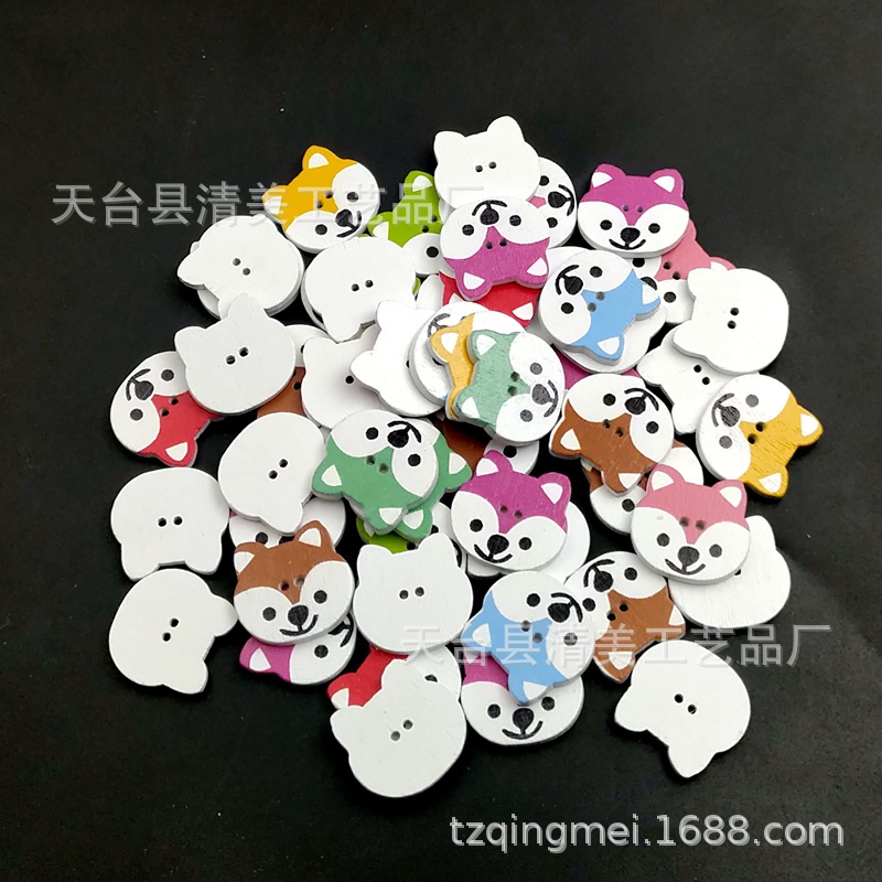Cabeza de perro pintada de dibujos animados de bricolaje botones de madera accesorios de ropa para niños cabeza de perro botones de madera 50 piezas por paquete