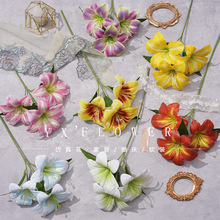 仿真萱草小3头百合仿真花婚庆装饰酒店婚庆插花软装摆件花艺造景