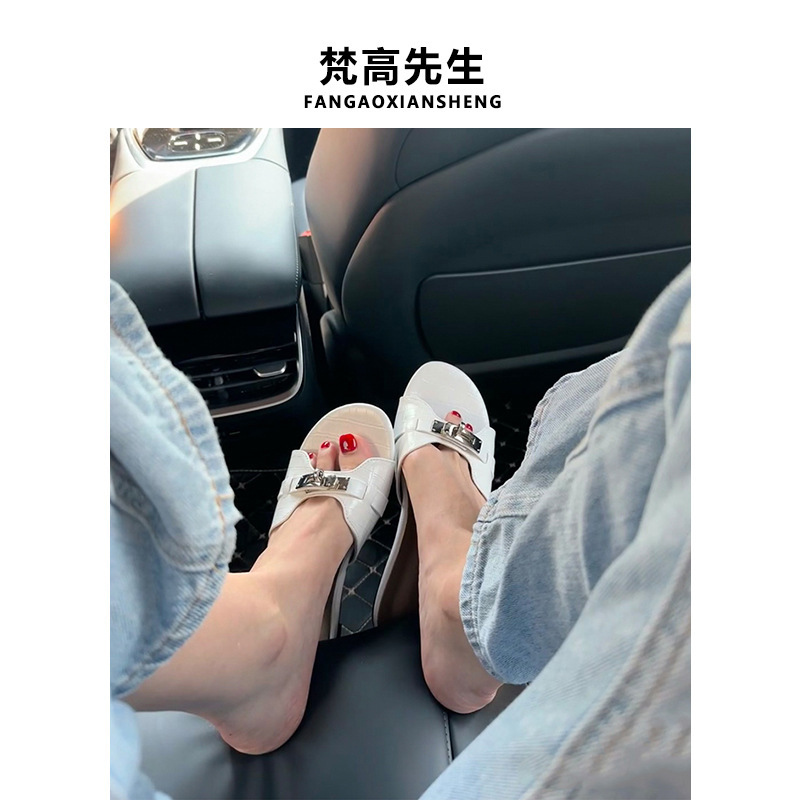 [Ready Stock] Sheepskin ~ Korean Flats Slippers for Women 2025 Metal Buckle Crocodile Pattern Genuine Leather Versatile Sandals and Slippers