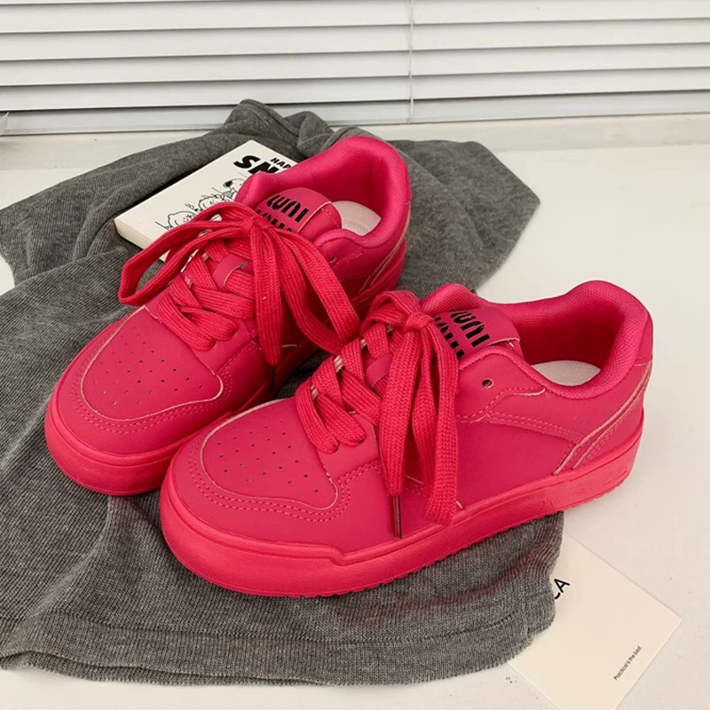 Высокое значение нишевые хлебные туфли для женщин 2024 новый летний дикий студент chic женская обувь повседневная обувь маленькая белая обувь