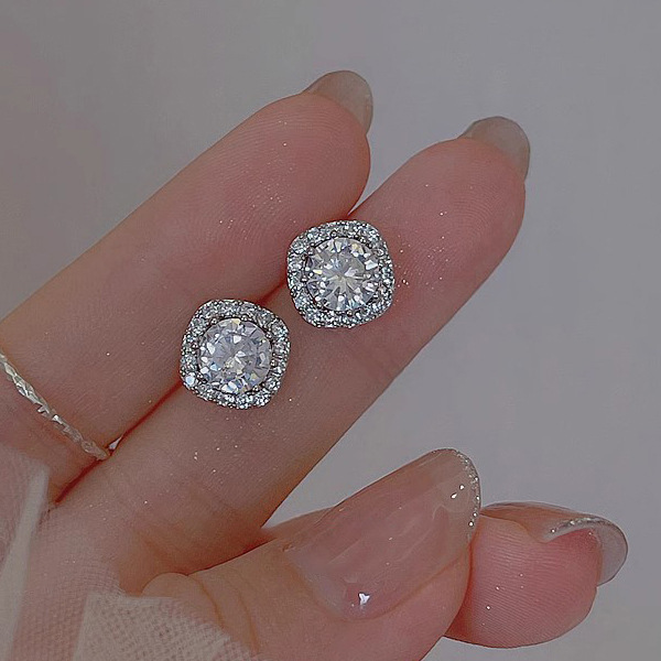 Pendientes de botón con circonita y perla para mujer_voghion.com
