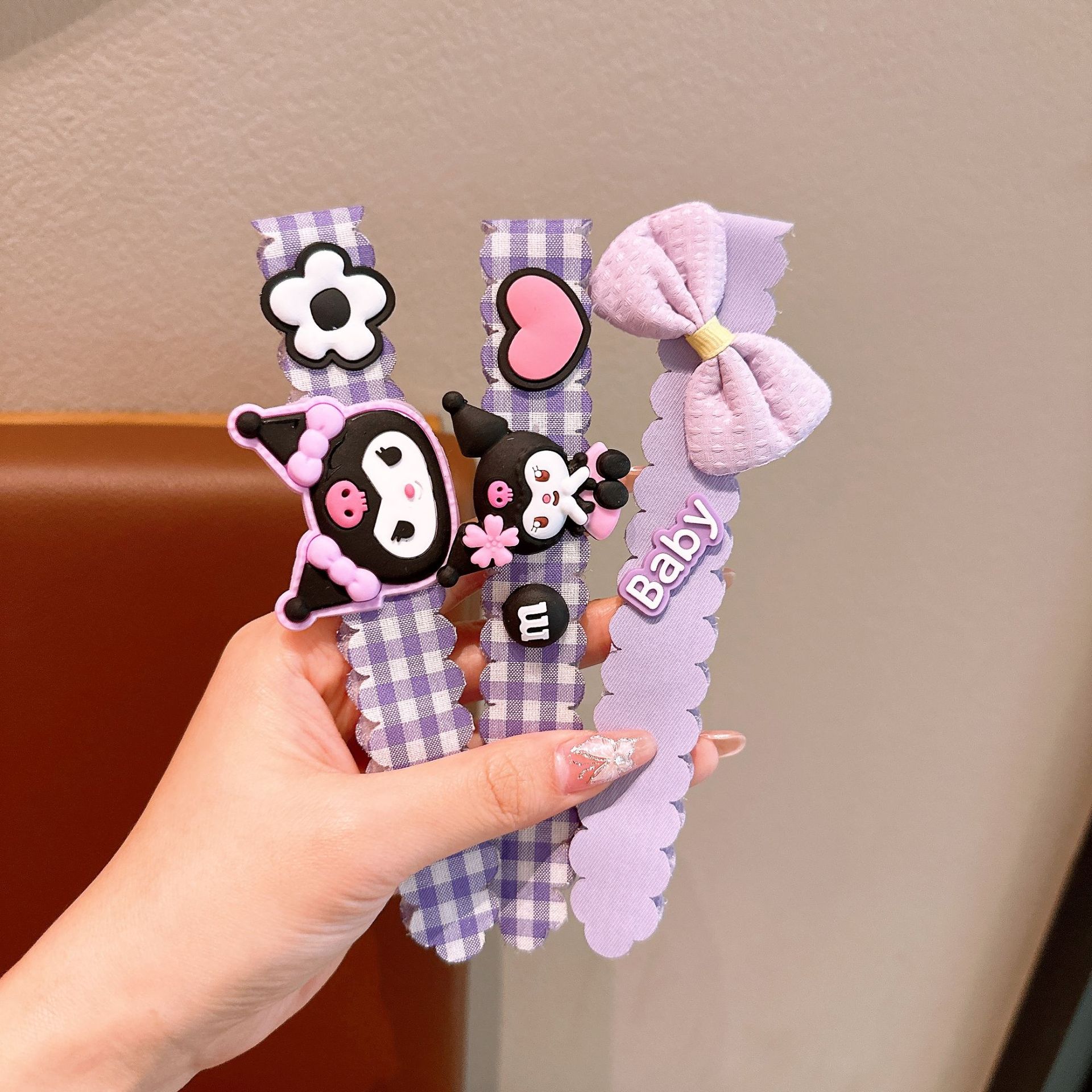 Los niños aman los dibujos animados Sanrio publicó un nuevo velcro, pero Koolomi, la cabeza de la niña para terminar los accesorios de pelo