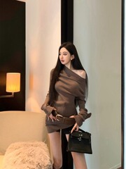 复古咖色斜肩长袖针织打底衫女装秋季不规则露肩毛衣辣妹修身上衣