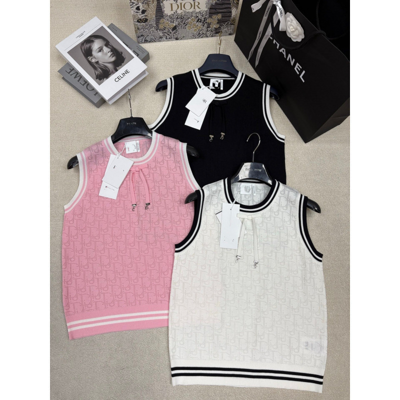 High-End Version of Ch's 25 Summer New Knitwear, Round Neck Short-Sleeve Knit with Classic Double C Logo, Understated Style for Women