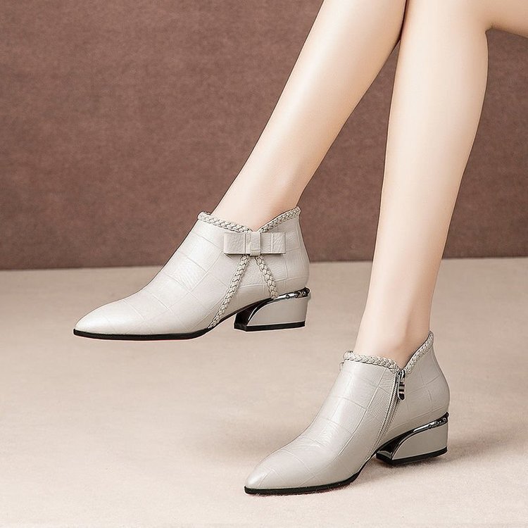 Short Boots Women's Autumn and Winter 2021 New Moms Shoes Pointed Flat Mid-heel Single-layer Shoes Large Size Women's Boots Block Heel Naked Boots
