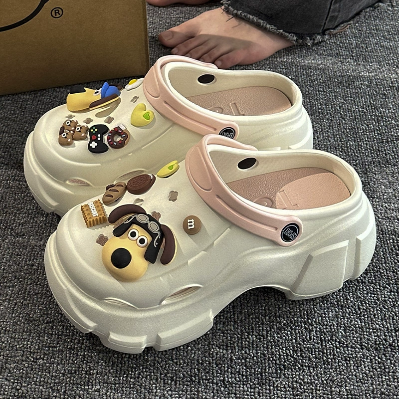 2024 новые ПВХ пещерные ботинки для женщин летом носить толстую подошва, чтобы наступить на фекалии, противоскользящие пляжные булочки, чтобы увеличить холодные тапочки