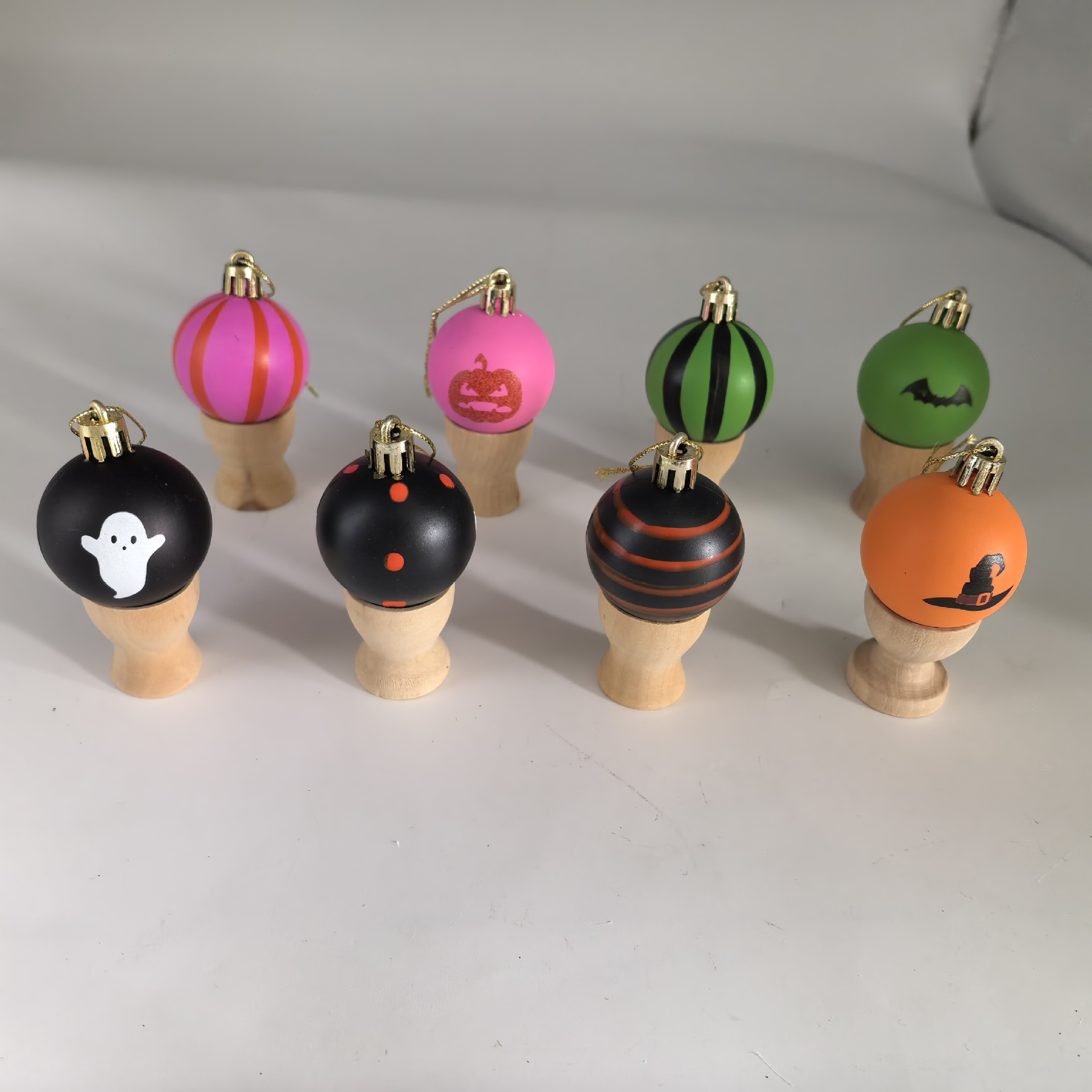 Spot Halloween Bola decorativa 4cm24 Pintado pintado Bola de plástico pintada Decoración de escena Bola de Navidad