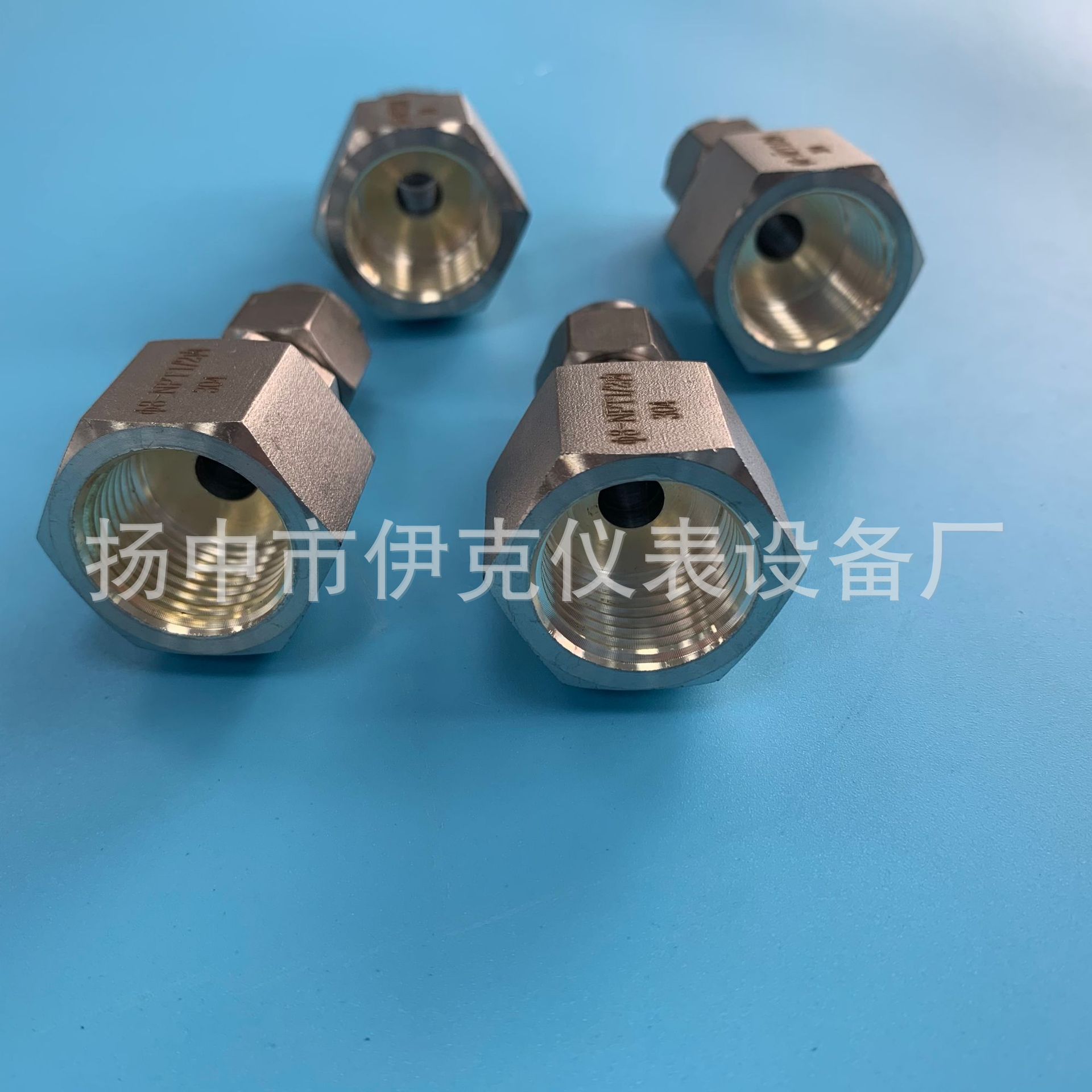 厂家直销穿板式压力表直通价格优惠