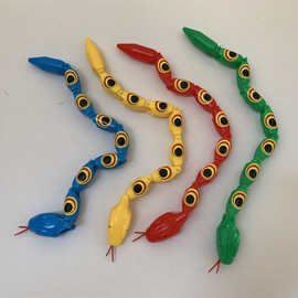 跨境塑料蛇玩具蛇怀旧儿时小蛇扭扭蛇关节蛇夜市地摊景区整人礼品