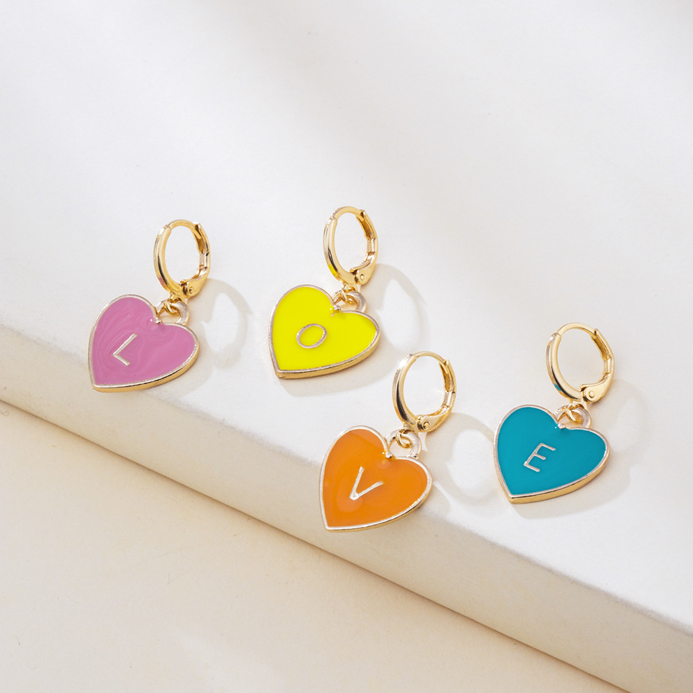 Vente En Gros Bijoux Lettre En Forme De Coeur Multicolore Boucles D&#39;oreilles Lettre Love Nihaojewelry display picture 2