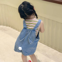 夏季女童套裝寶寶洋氣兒童個性潮條紋背心兔耳朵毛球牛仔背帶短褲