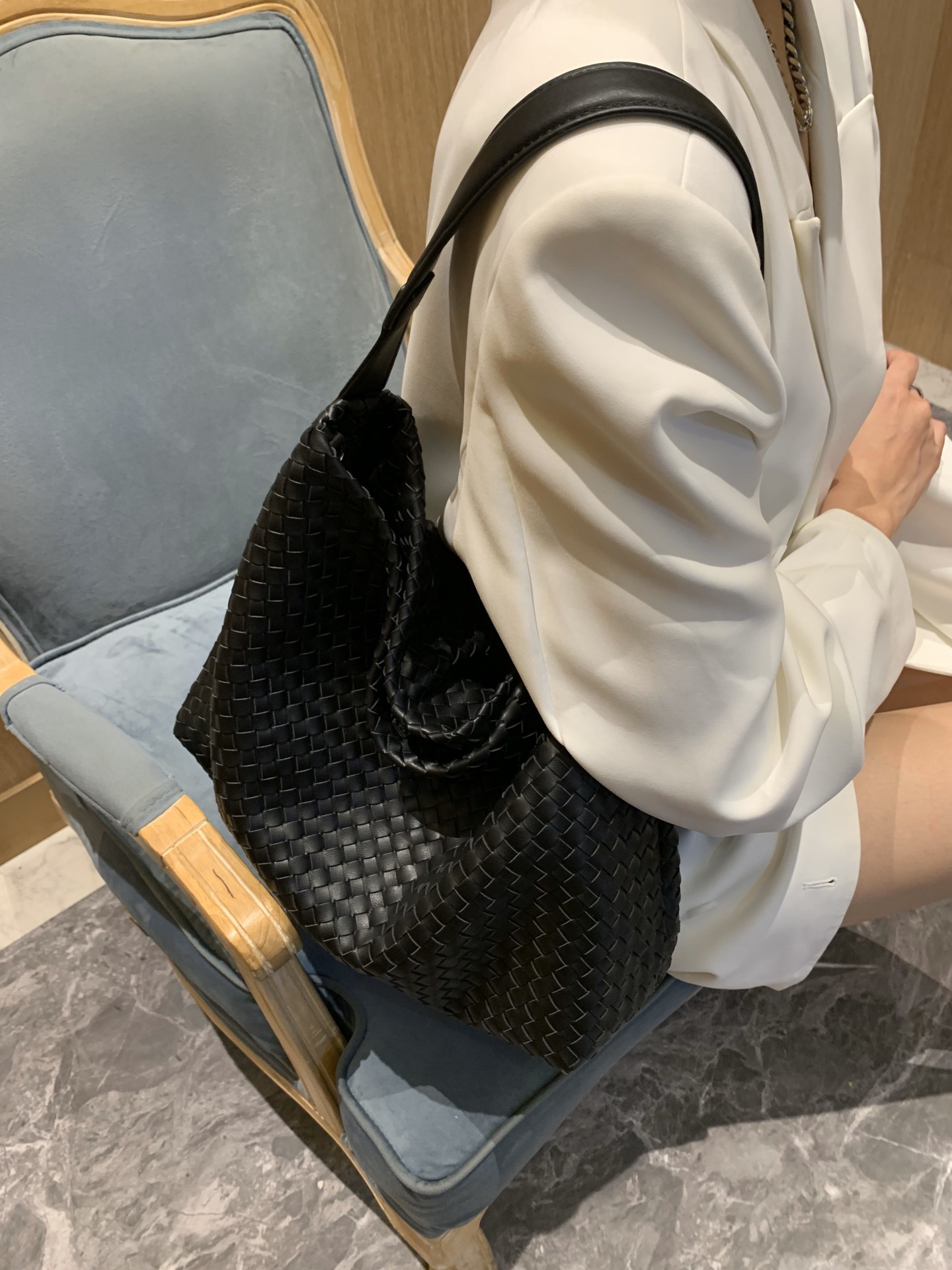 675g Weight Pu Leather Lining Material Weave Fashion Element Hook Loop Closure Type Double Shoulder Straps Strap Type Shoulder Bag Bags Type Daily, Street, Shopping Occasion Pu Leather Material Solid Color Pattern All Seasons Season Women's Gender Vintage Style, Streetwear Style Bucket Shape Large Size Women's Large Pu Leather Solid Color Vintage Style Streetwear Weave Bucket Hook Loop Shoulder Bag 13