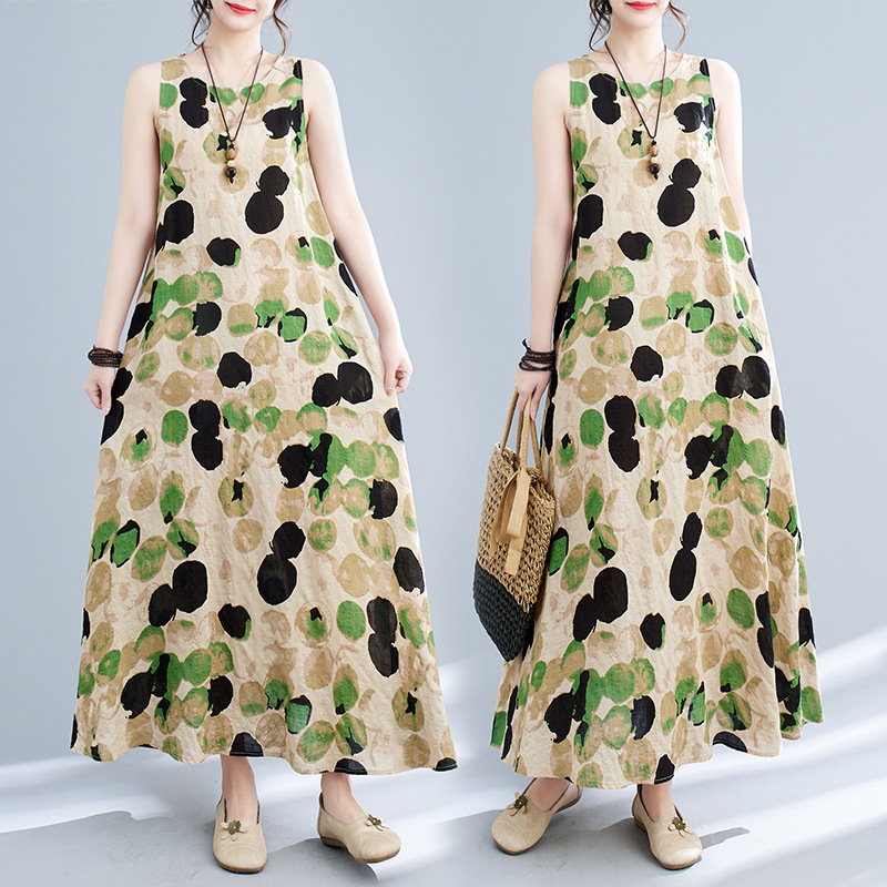 Summer long dress with sleeves with a round collar