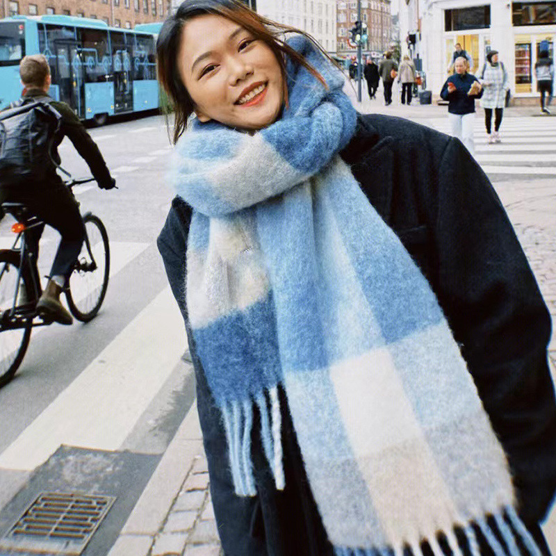 虹のマフラーの女性の冬のショールのカップルのカラーの格子の保温は厚いです。
