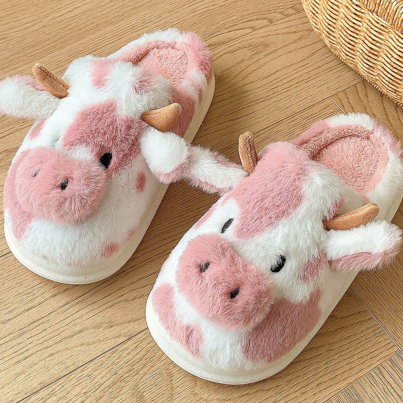 Zapatillas de casa cálidas de invierno, pantuflas de algodón antideslizantes para interiores para hombres y mujeres con cubierta de talón, zapatos de algodón de felpa de vaca pequeña