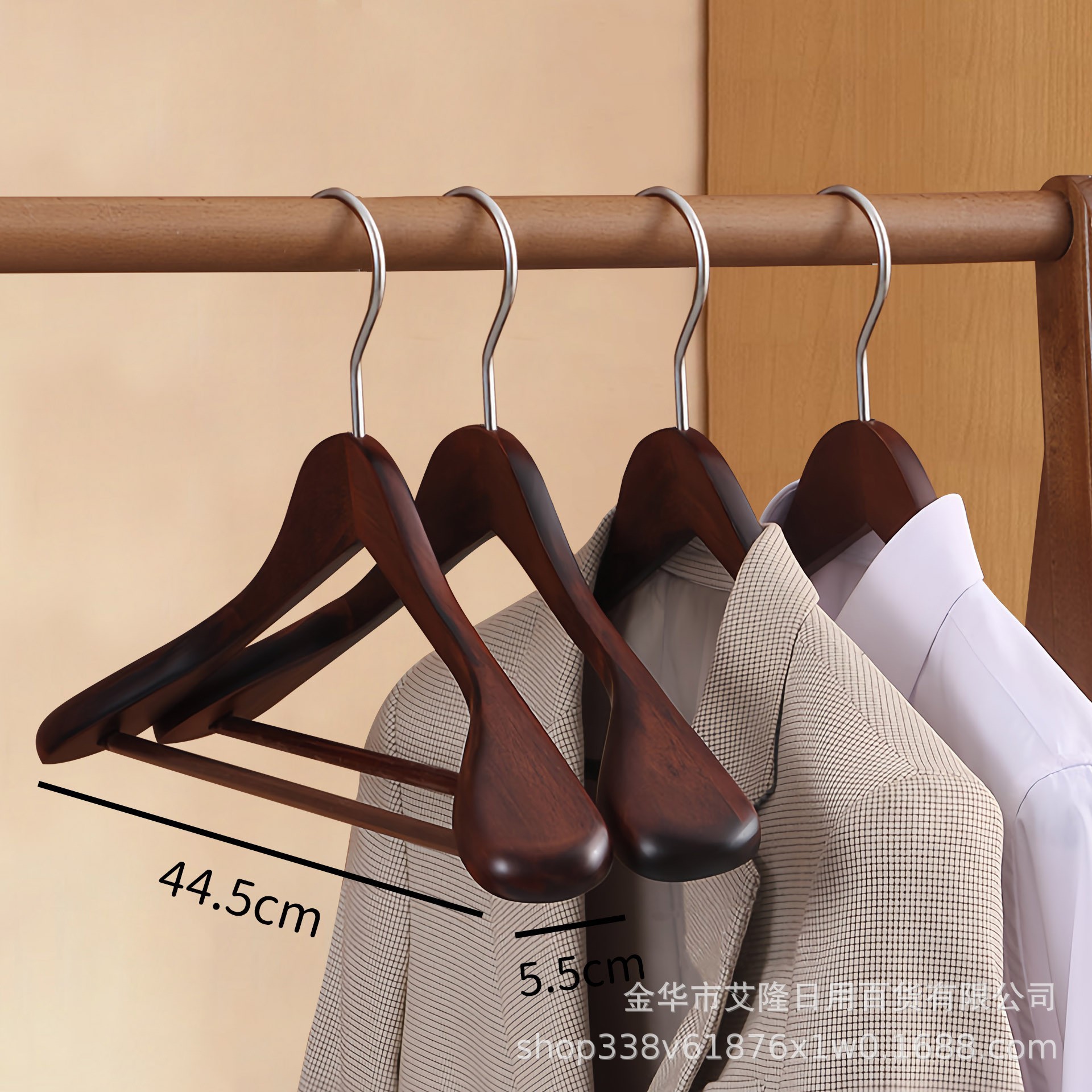 Madera sólida hombro ancho sin huellas percha de ropa tienda de ropa de madera colgar trajes trajes domésticos ropa de madera para adultos soporte al por mayor