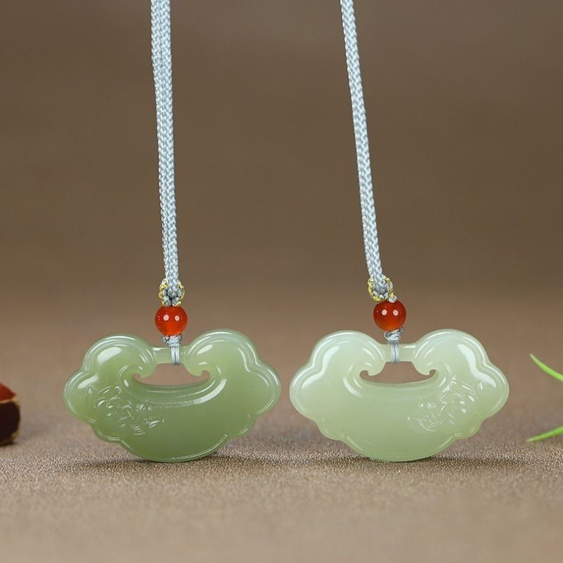 Mặt dây chuyền ngọc Hetian hình mây lành khóa an toàn, dài 25–30 mm — Màu xanh nhạt, Màu nắng đậm, Màu nắng trung tính chi tiết 11