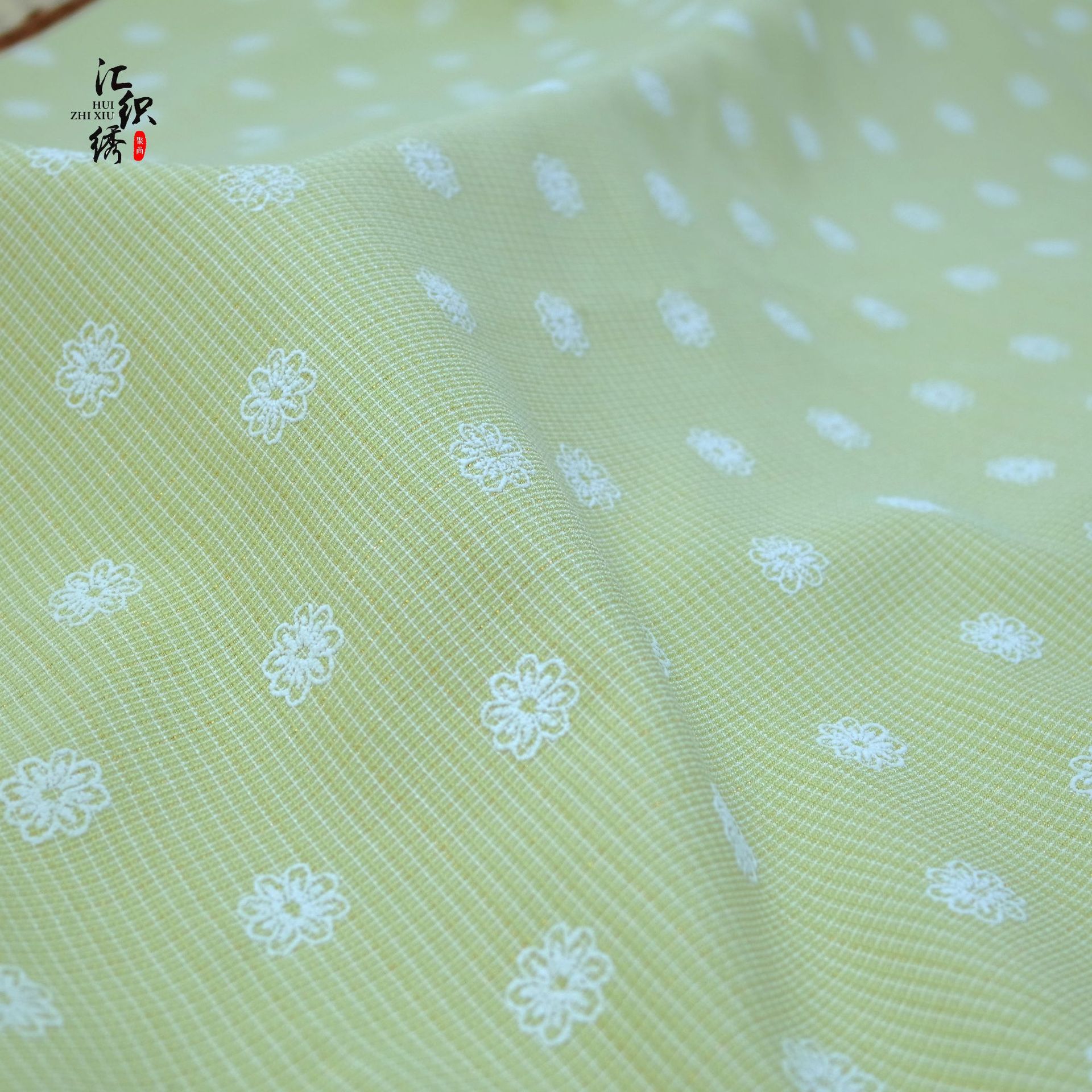 新款春夏波点小梅花提花面料 植绒小香风韩版田园碎花连衣裙布料